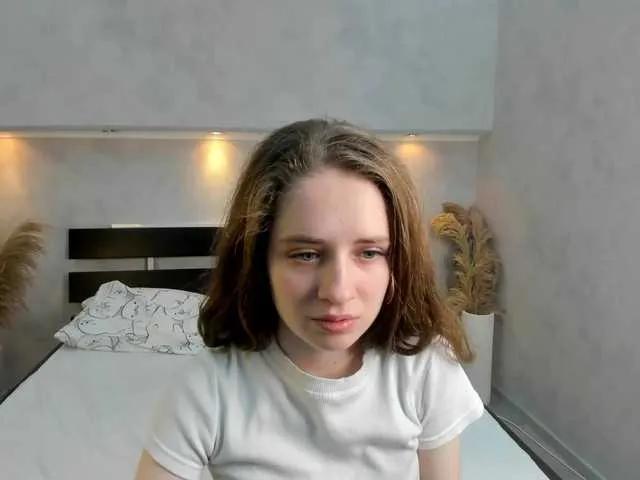 Masturbate to cute camwhore Camilla-Kelly Camilla-Kelly from BongaCams