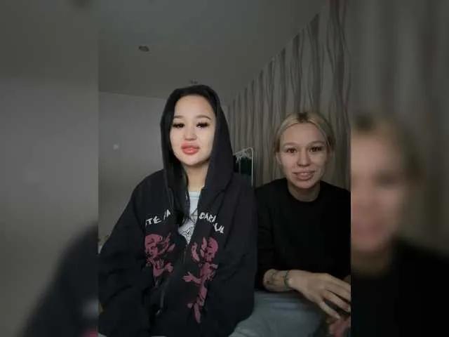 Explore sexy stripper EmyEva EmyEva from BongaCams