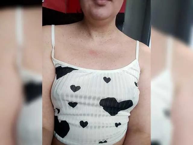Explore Mia883, she wants to masturbate for you Mia883 from BongaCams