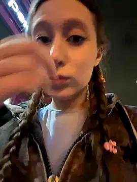 Masturbate to StripChat's FroggyAnna FroggyAnna from StripChat